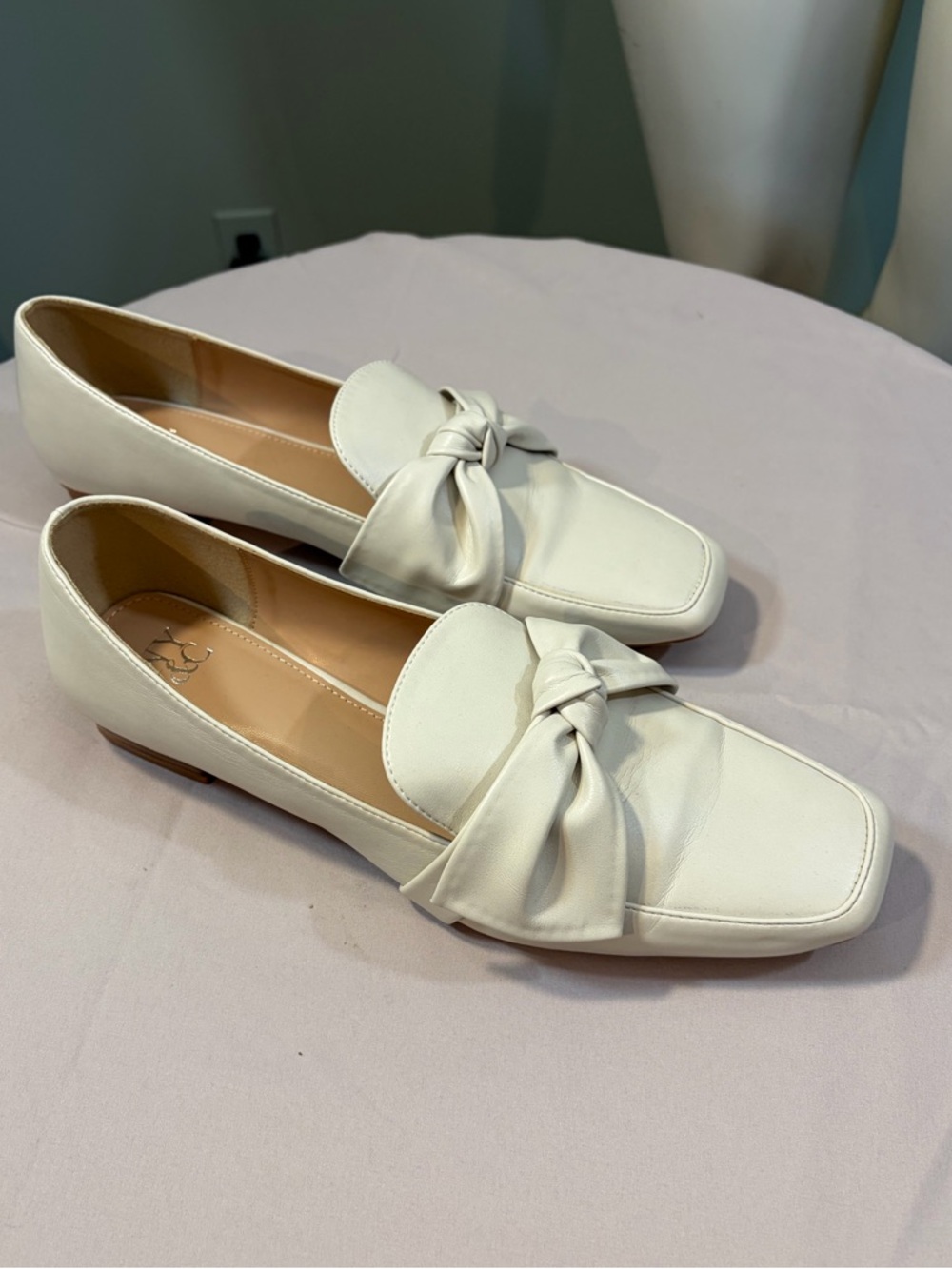 NY&CO Women’s Cream Knot-Detail Loafers
